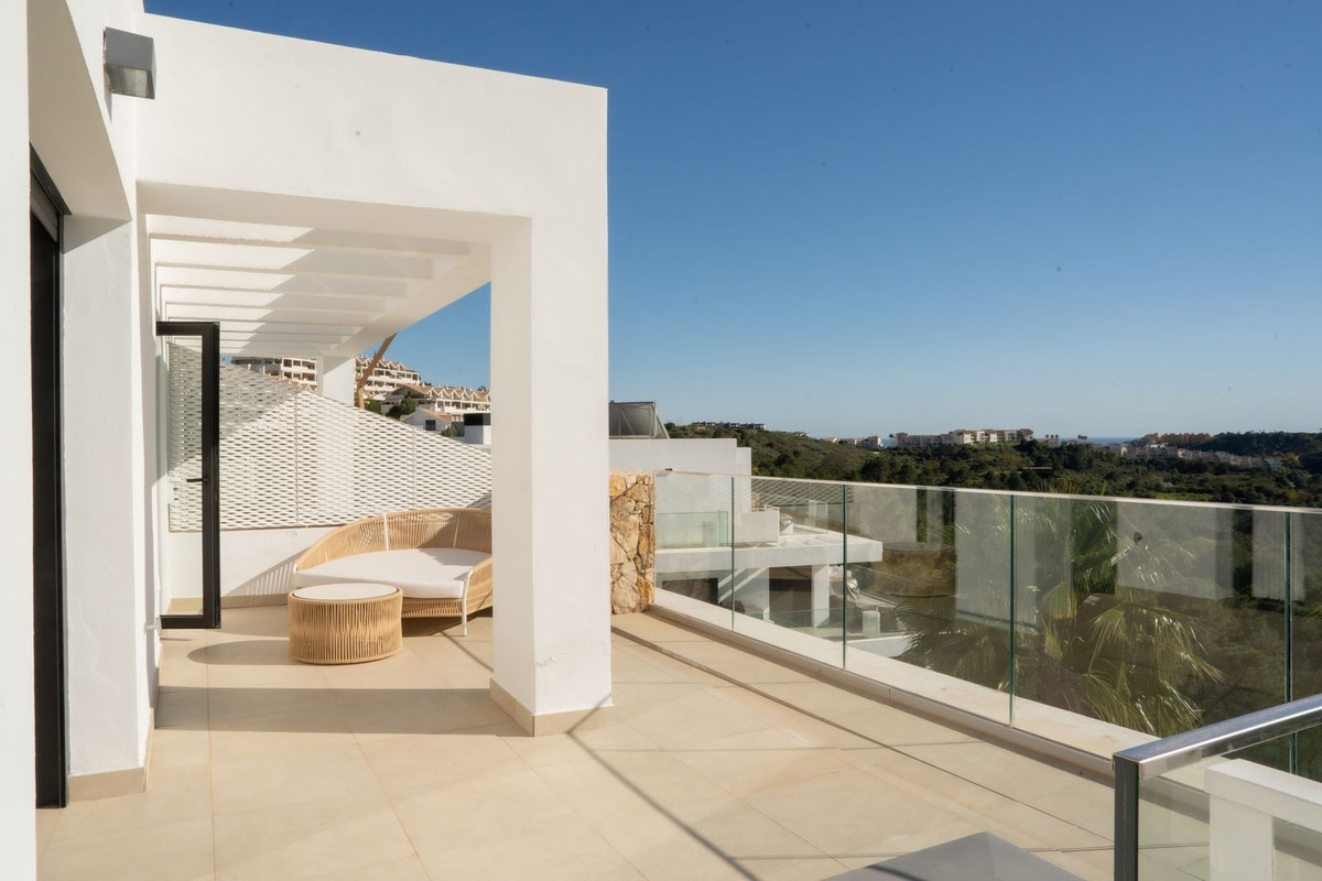 3 Bed Apartment for sale in Selwo Costa Del Sol, Málaga, Spain