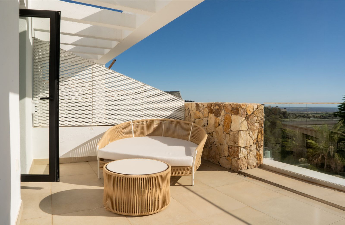 3 Bed Apartment for sale in Selwo Costa Del Sol, Málaga, Spain