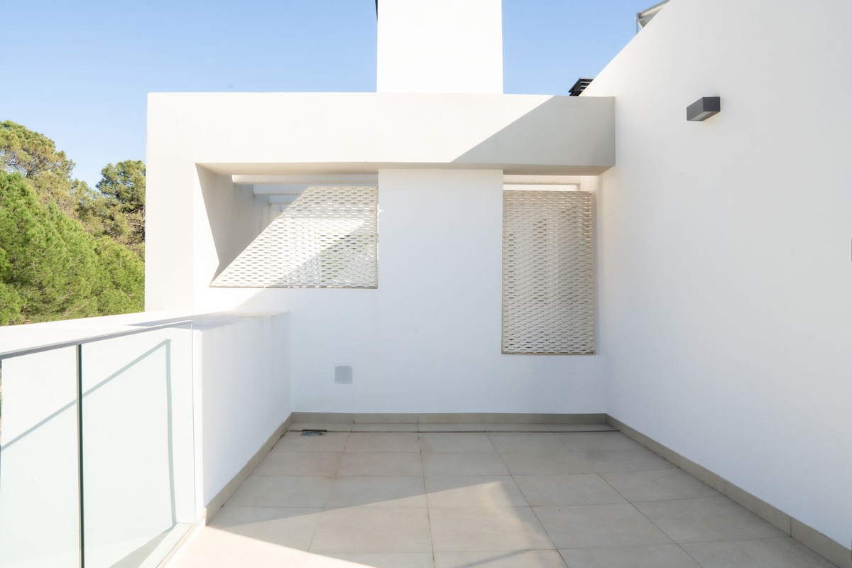 3 Bed Apartment for sale in Selwo Costa Del Sol, Málaga, Spain