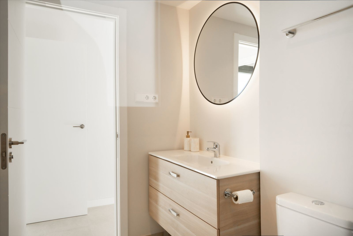 3 Bed Apartment for sale in Selwo Costa Del Sol, Málaga, Spain