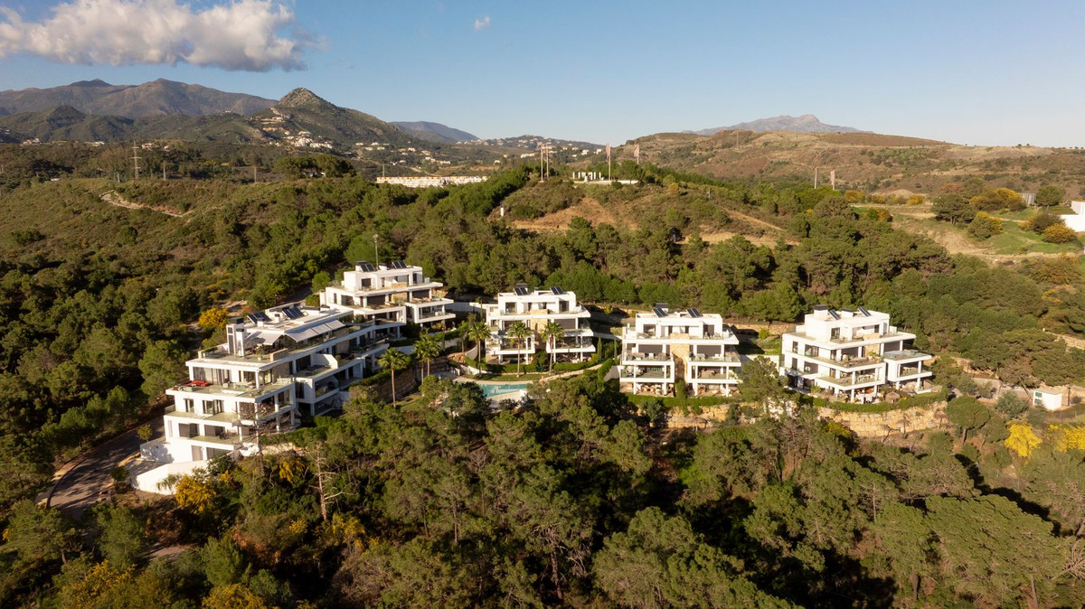 3 Bed Apartment for sale in Selwo Costa Del Sol, Málaga, Spain