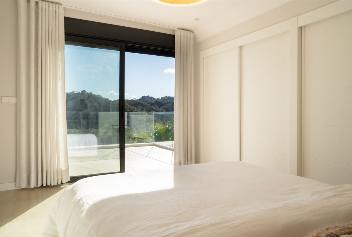3 Bed Apartment for sale in Selwo Costa Del Sol, Málaga, Spain