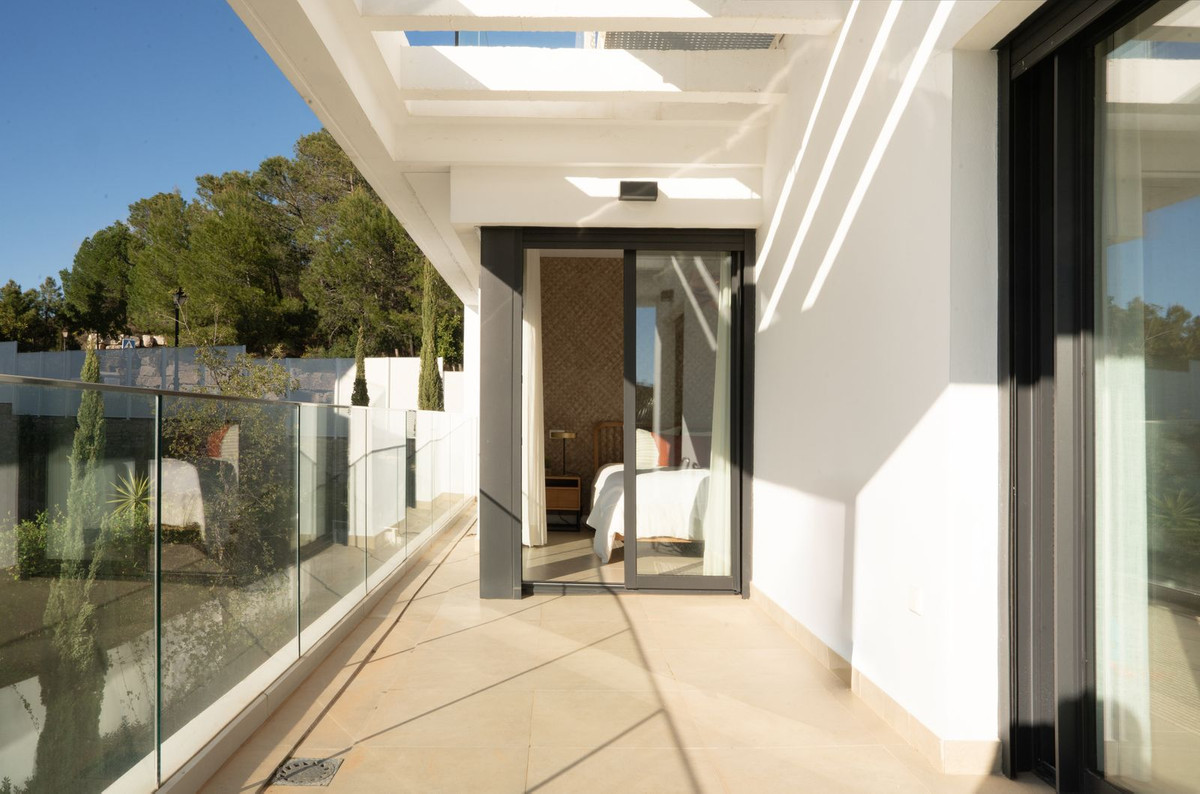 3 Bed Apartment for sale in Selwo Costa Del Sol, Málaga, Spain