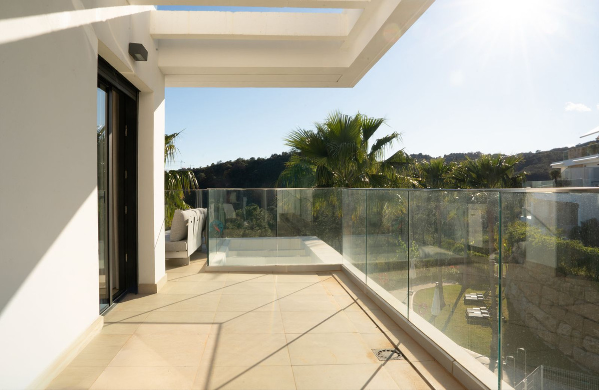 3 Bed Apartment for sale in Selwo Costa Del Sol, Málaga, Spain