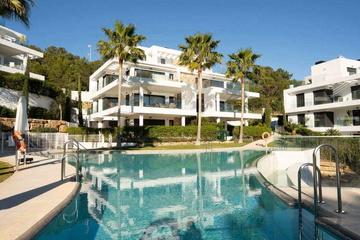 3 Bed Apartment for sale in Selwo Costa Del Sol, Málaga, Spain