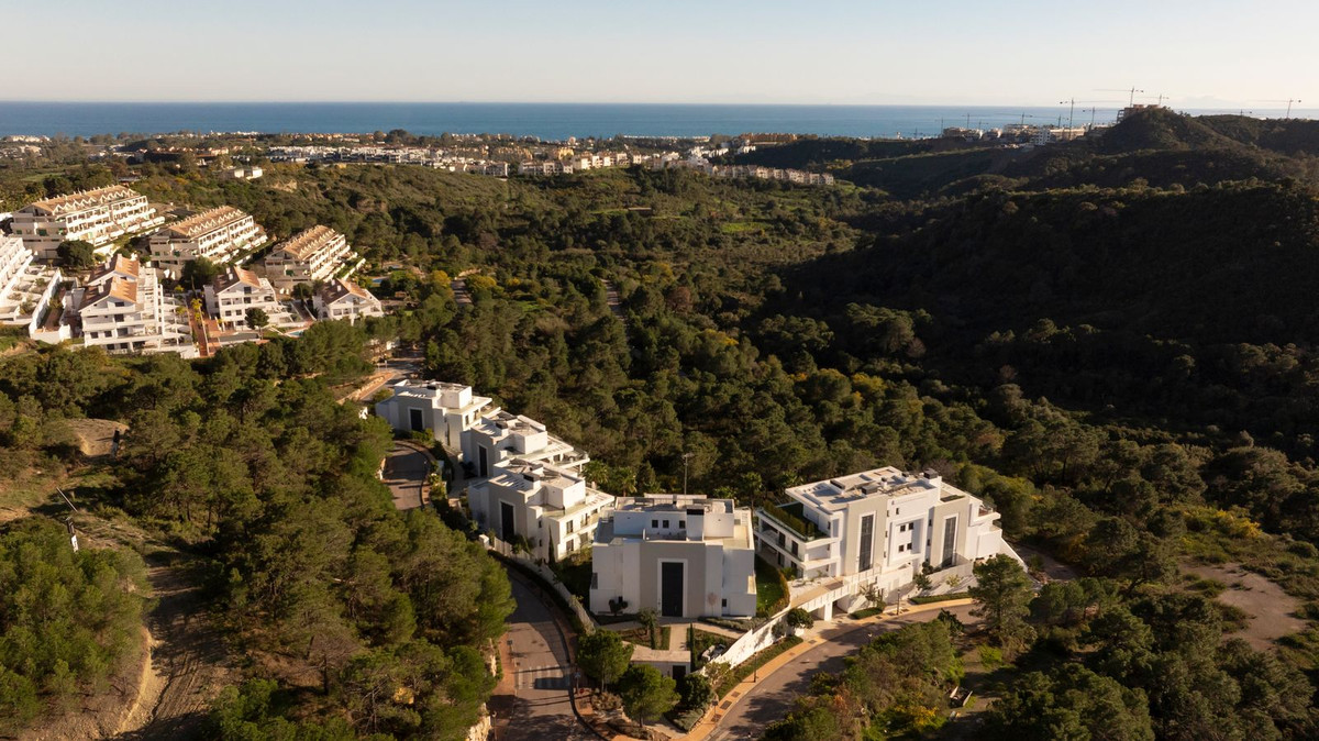 3 Bed Apartment for sale in Selwo Costa Del Sol, Málaga, Spain