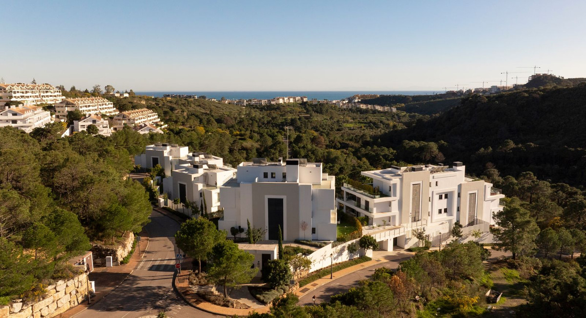 3 Bed Apartment for sale in Selwo Costa Del Sol, Málaga, Spain