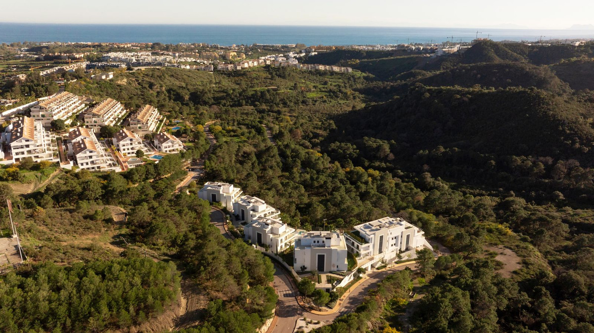 3 Bed Apartment for sale in Selwo Costa Del Sol, Málaga, Spain