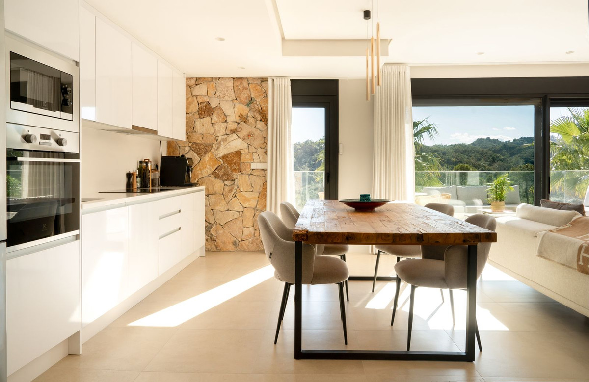 3 Bed Apartment for sale in Selwo Costa Del Sol, Málaga, Spain