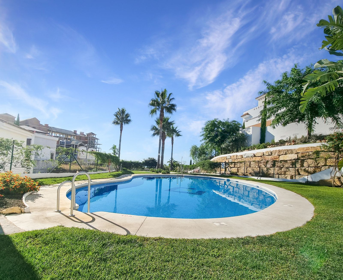 Se vende Apartamento Planta Media de 2 dormitorios en Costa Del Sol, Málaga, España