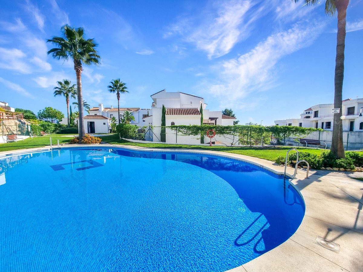 Se vende Apartamento Planta Media de 2 dormitorios en Costa Del Sol, Málaga, España