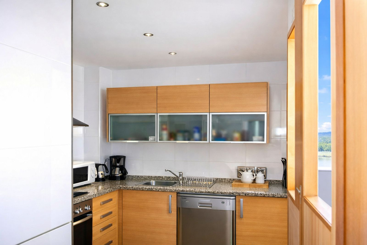 Se vende Apartamento Planta Media de 2 dormitorios en Costa Del Sol, Málaga, España