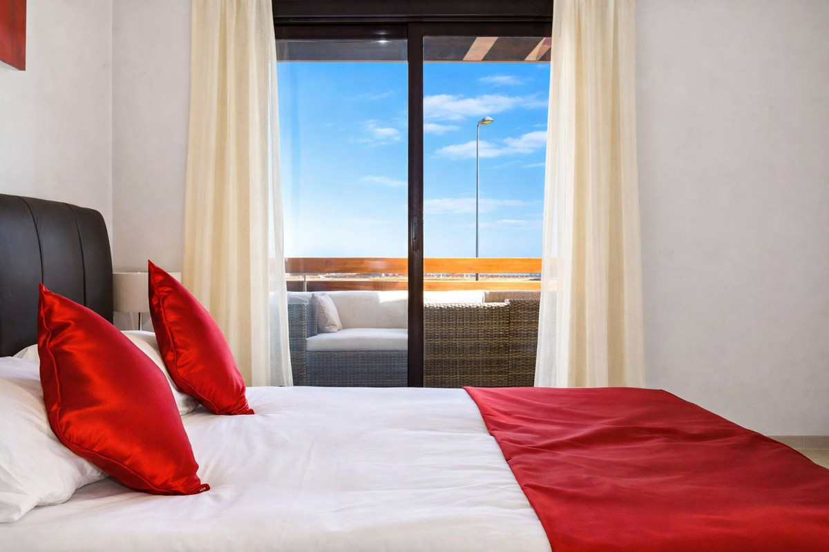 Se vende Apartamento Planta Media de 2 dormitorios en Costa Del Sol, Málaga, España