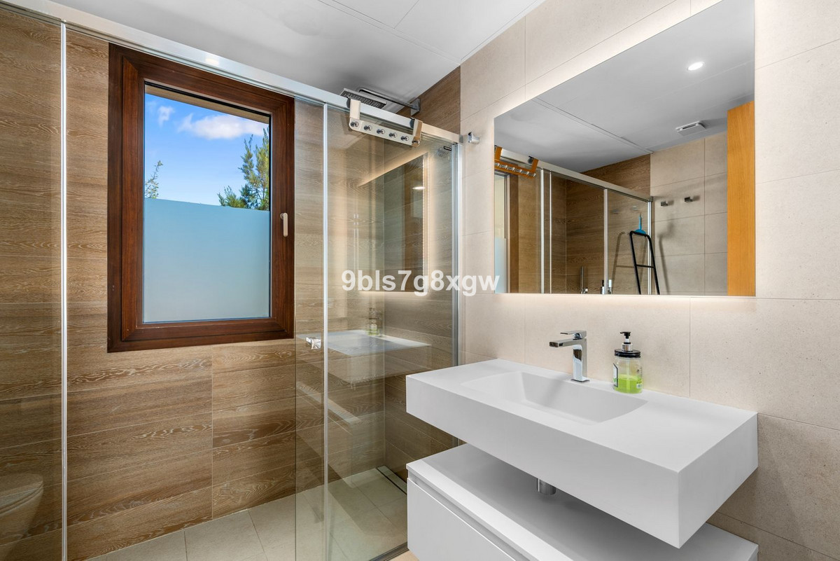 3 Bed Apartment for sale in La Quinta Costa Del Sol, Málaga, Spain