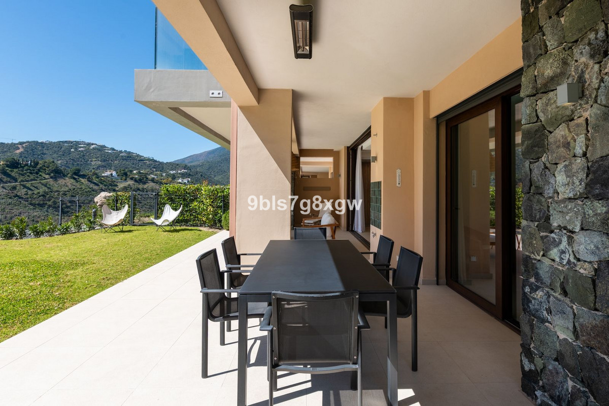3 Bed Apartment for sale in La Quinta Costa Del Sol, Málaga, Spain