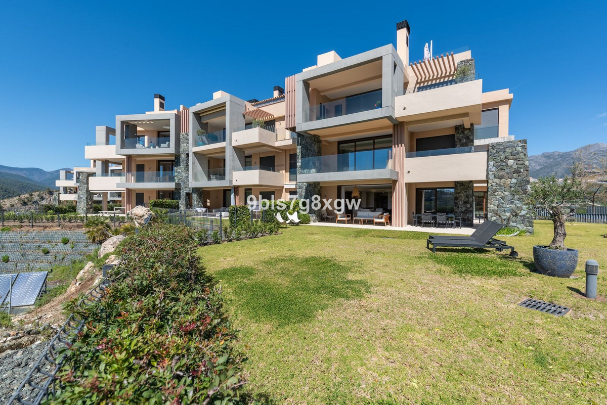 3 Bed Apartment for sale in La Quinta Costa Del Sol, Málaga, Spain