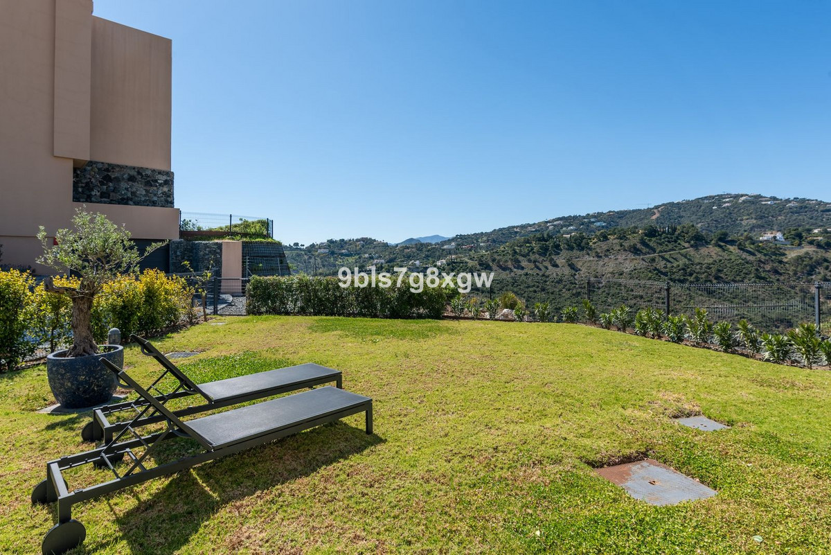 3 Bed Apartment for sale in La Quinta Costa Del Sol, Málaga, Spain