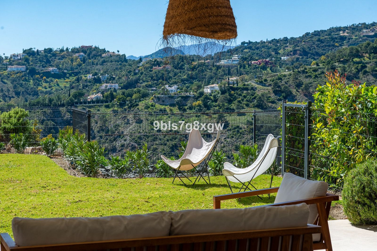 3 Bed Apartment for sale in La Quinta Costa Del Sol, Málaga, Spain
