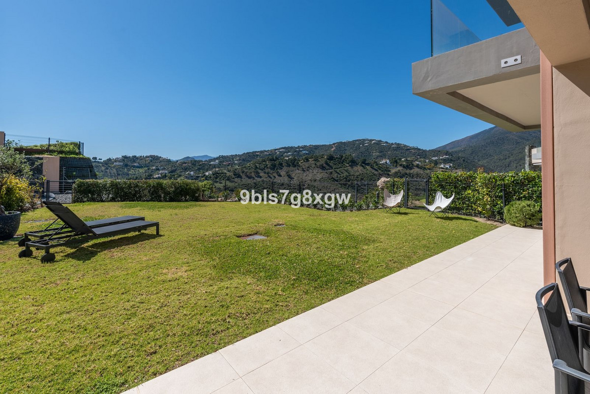 3 Bed Apartment for sale in La Quinta Costa Del Sol, Málaga, Spain