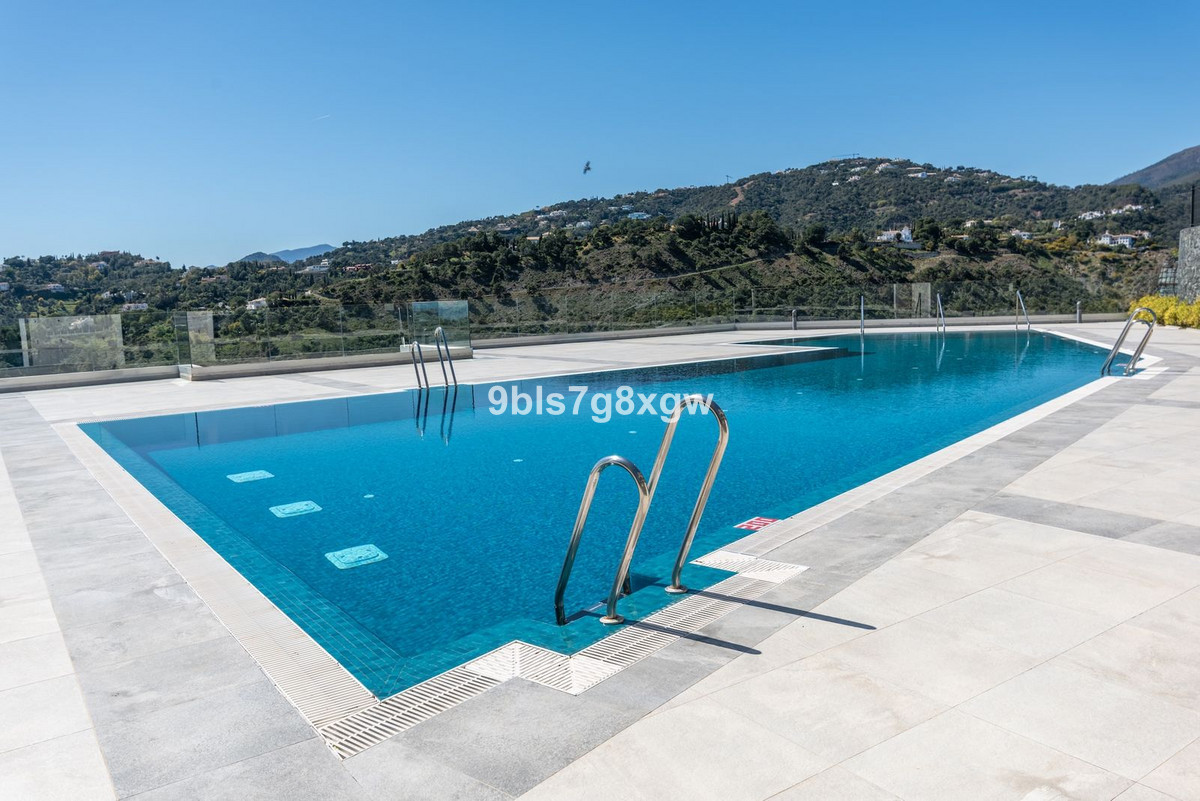 3 Bed Apartment for sale in La Quinta Costa Del Sol, Málaga, Spain