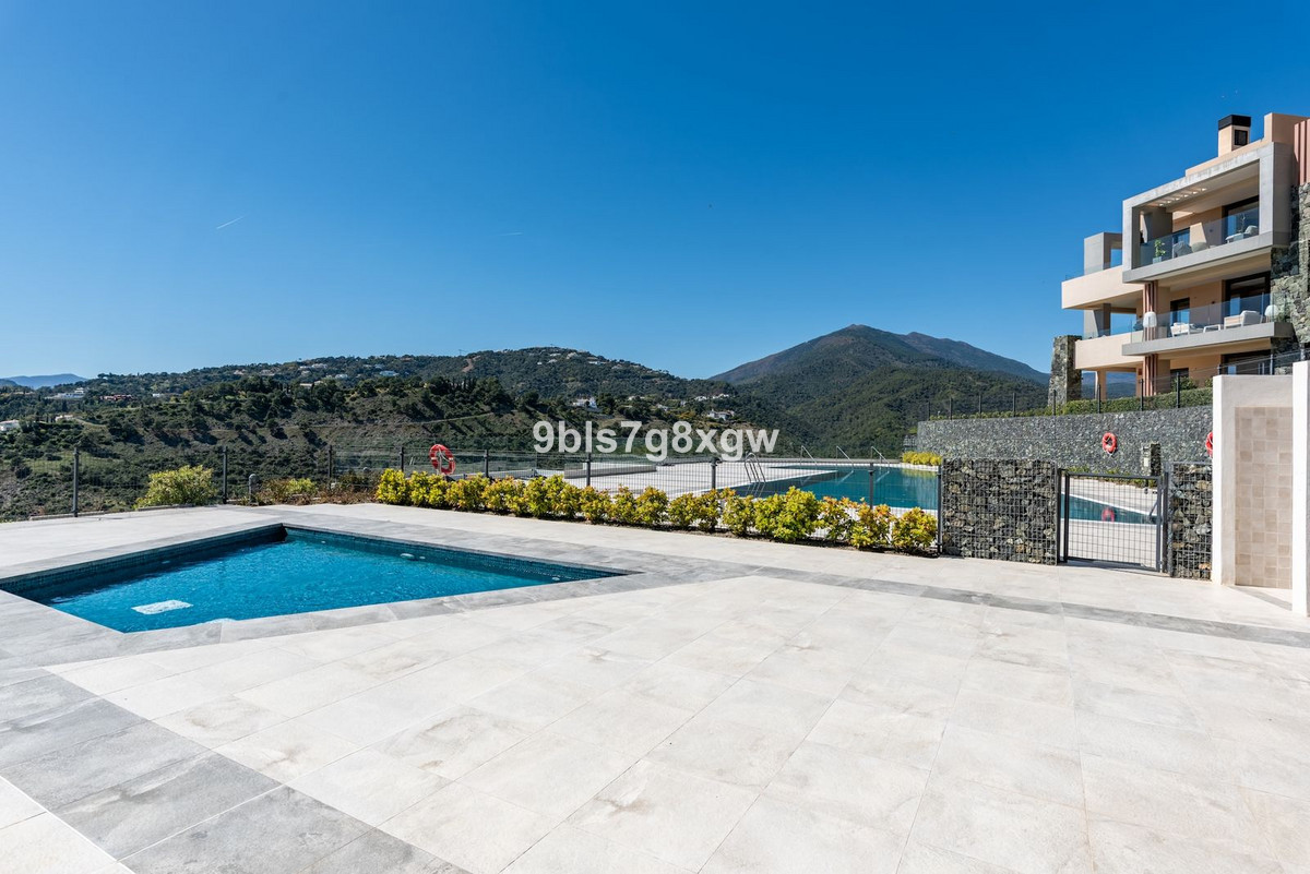 3 Bed Apartment for sale in La Quinta Costa Del Sol, Málaga, Spain