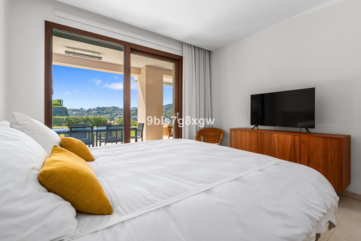 3 Bed Apartment for sale in La Quinta Costa Del Sol, Málaga, Spain
