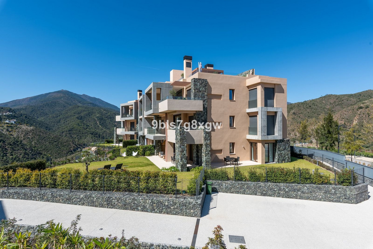 3 Bed Apartment for sale in La Quinta Costa Del Sol, Málaga, Spain