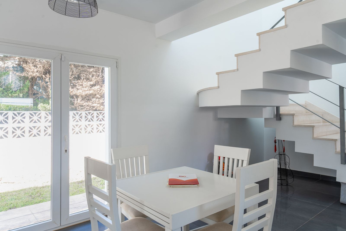 Se vende Villa - Chalet de 3 dormitorios en Costa Del Sol, Málaga, España