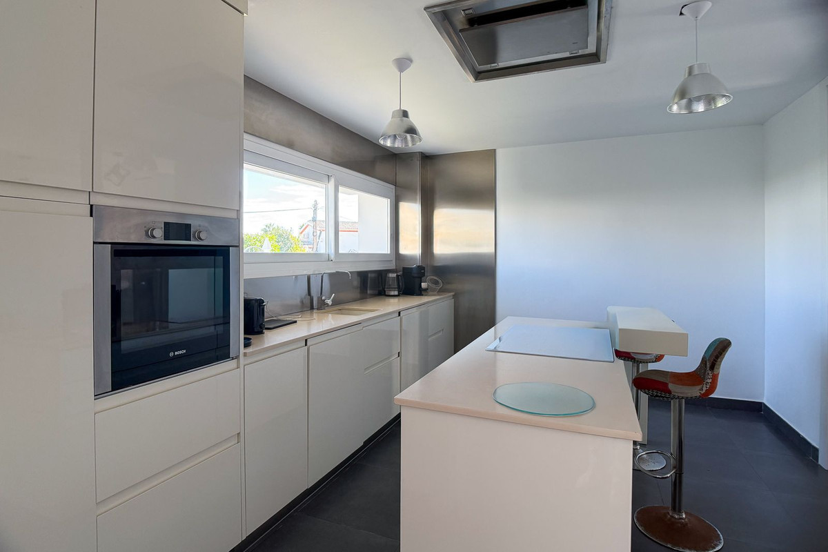 Se vende Villa - Chalet de 3 dormitorios en Costa Del Sol, Málaga, España