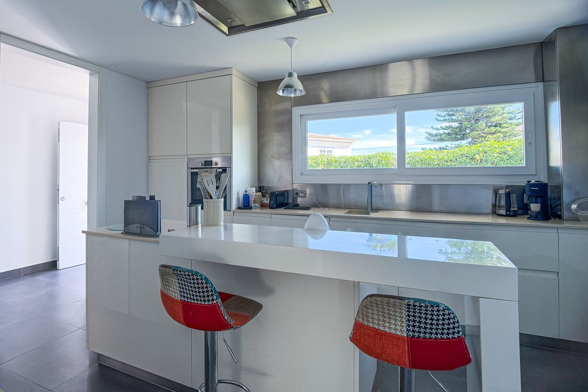 Se vende Villa - Chalet de 3 dormitorios en Costa Del Sol, Málaga, España