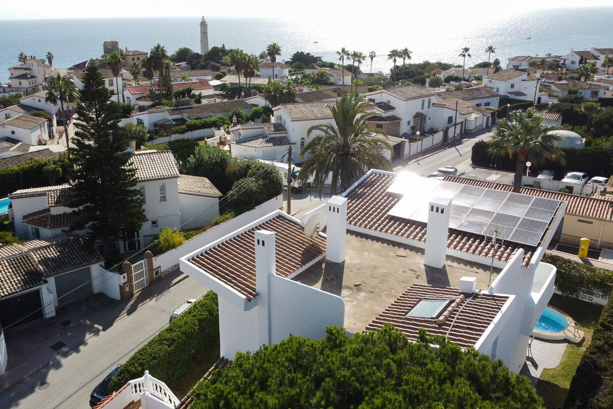 Se vende Villa - Chalet de 3 dormitorios en Costa Del Sol, Málaga, España