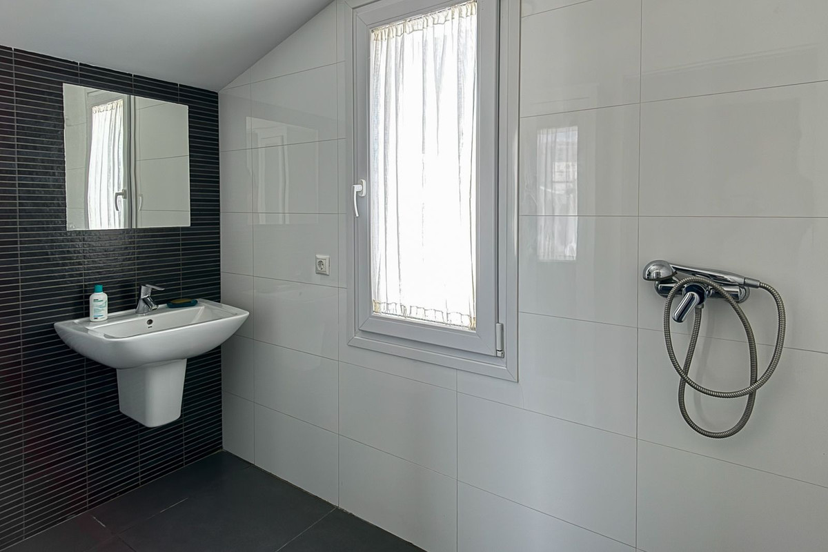Se vende Villa - Chalet de 3 dormitorios en Costa Del Sol, Málaga, España