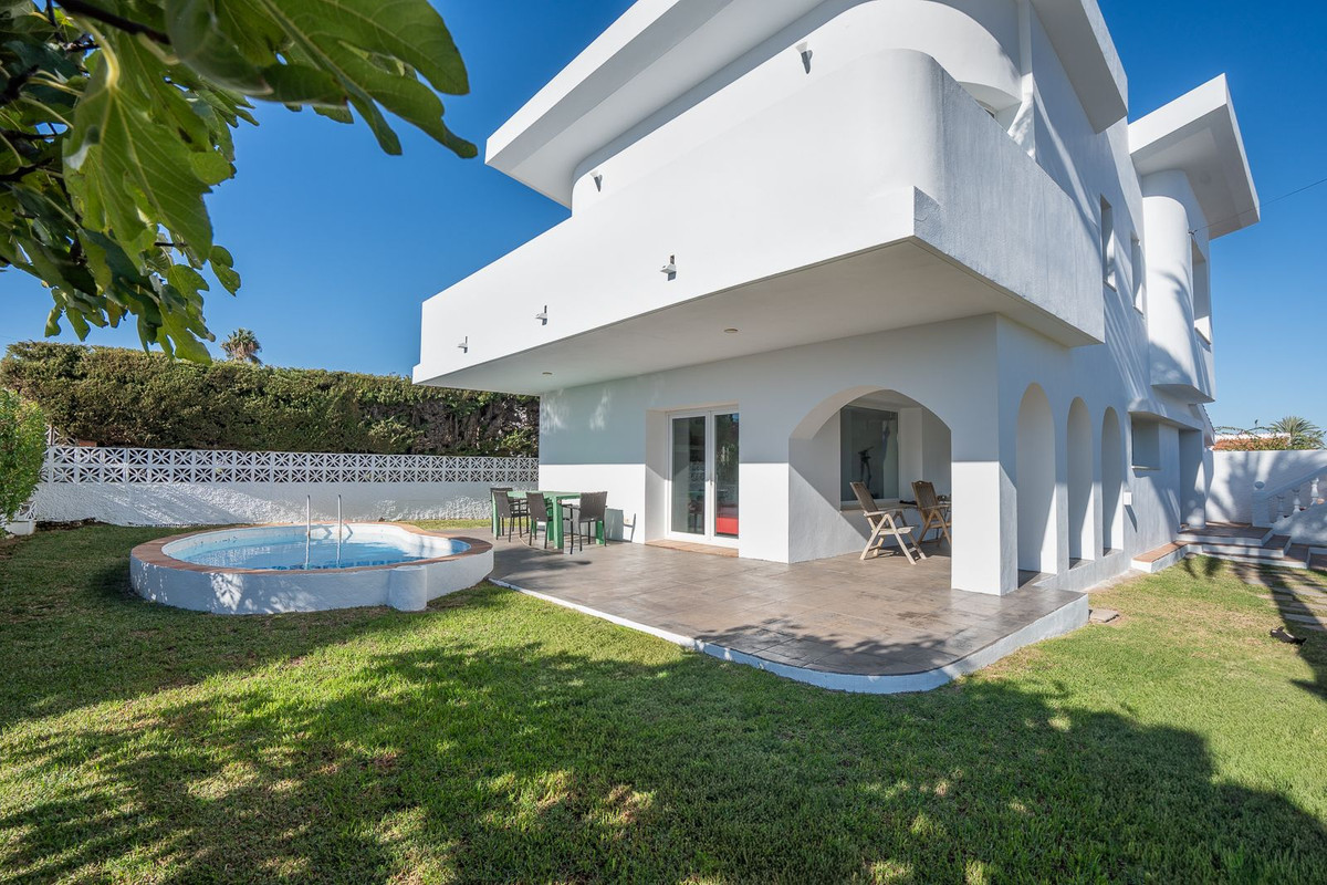 Se vende Villa - Chalet de 3 dormitorios en Costa Del Sol, Málaga, España