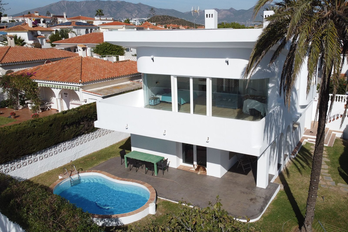 Se vende Villa - Chalet de 3 dormitorios en Costa Del Sol, Málaga, España