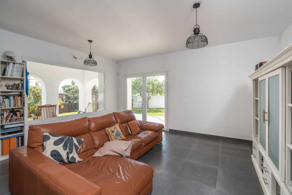 Se vende Villa - Chalet de 3 dormitorios en Costa Del Sol, Málaga, España