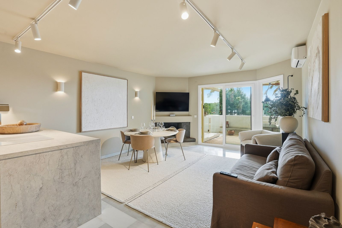 3 Bed Apartment for sale in Calahonda Costa Del Sol, Málaga, Spain