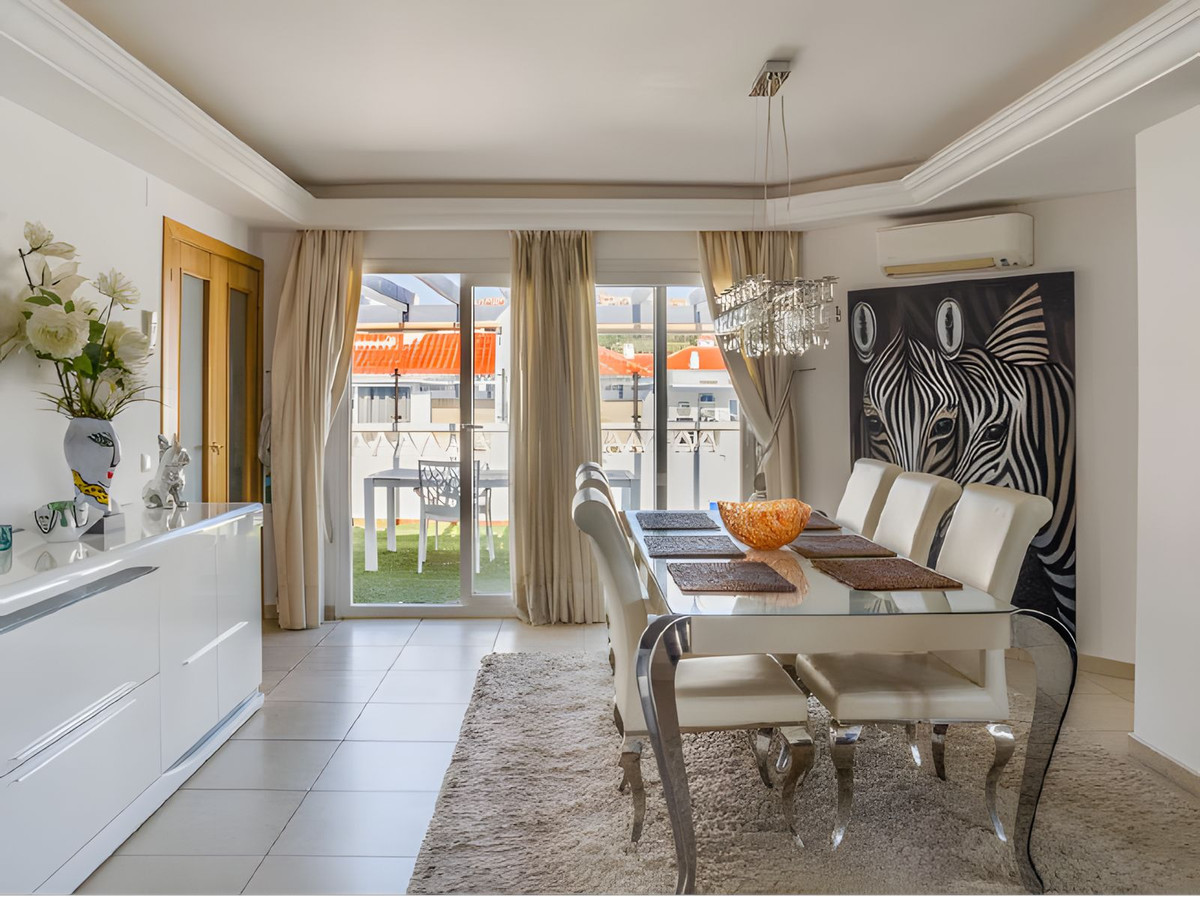3 Bed Apartment for sale in La Campana Costa Del Sol, Málaga, Spain