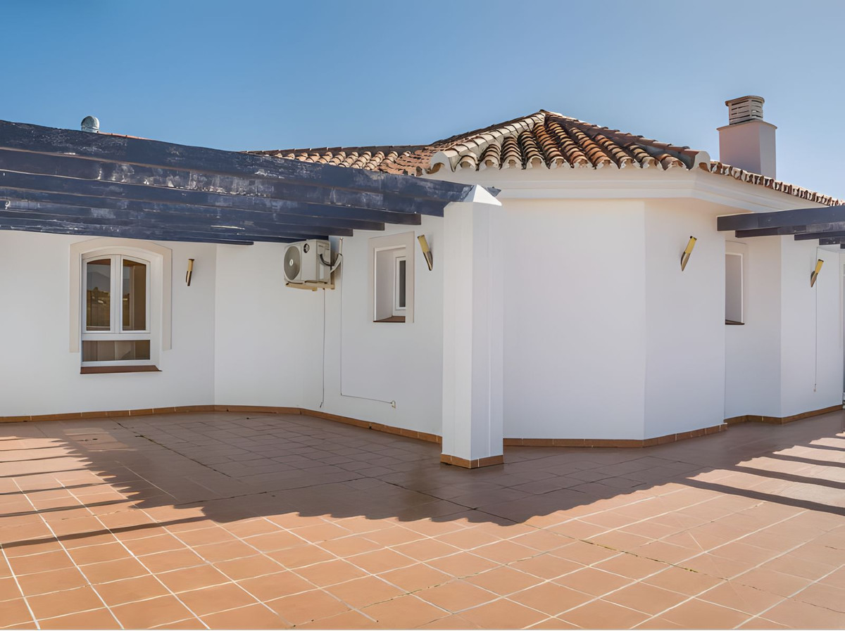 3 Bed Apartment for sale in La Campana Costa Del Sol, Málaga, Spain
