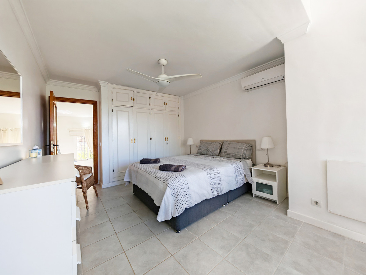 5 Bed Townhouse for sale in Calahonda Costa Del Sol, Málaga, Spain