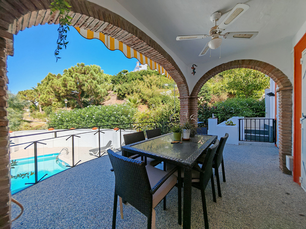 5 Bed Townhouse for sale in Calahonda Costa Del Sol, Málaga, Spain