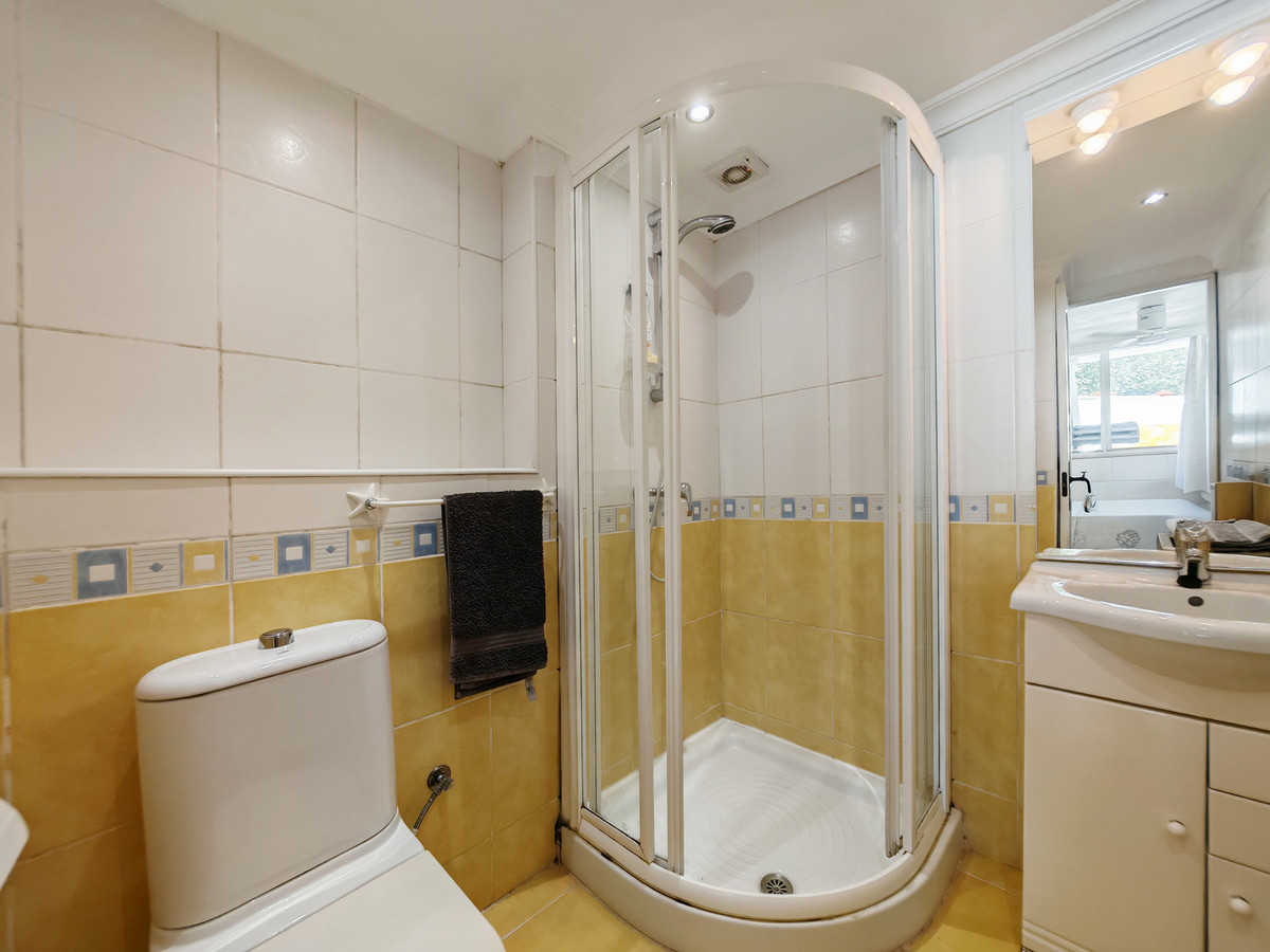 5 Bed Townhouse for sale in Calahonda Costa Del Sol, Málaga, Spain