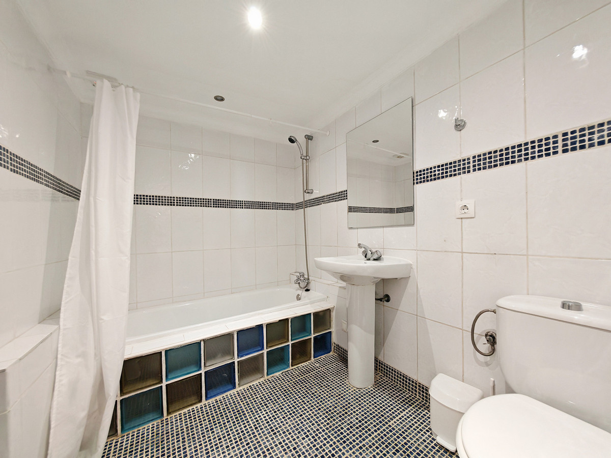 5 Bed Townhouse for sale in Calahonda Costa Del Sol, Málaga, Spain