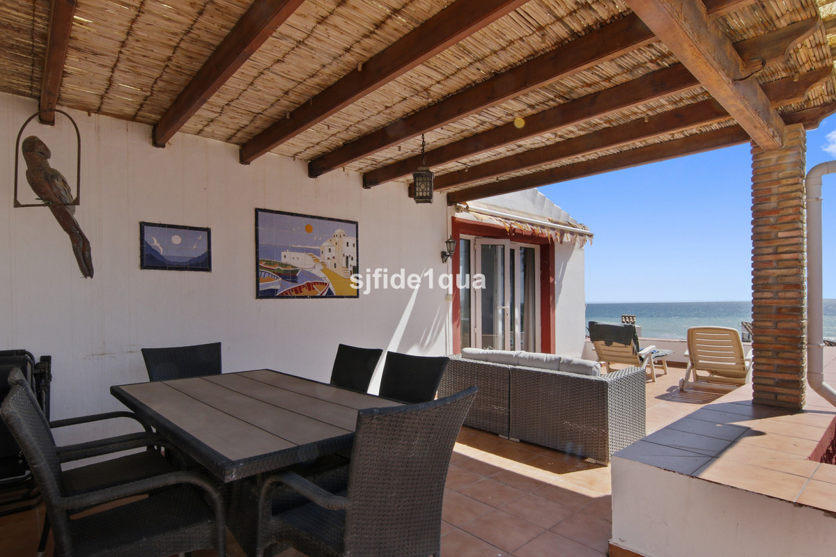 3 Bed Townhouse for sale in Estepona Costa Del Sol, Málaga, Spain