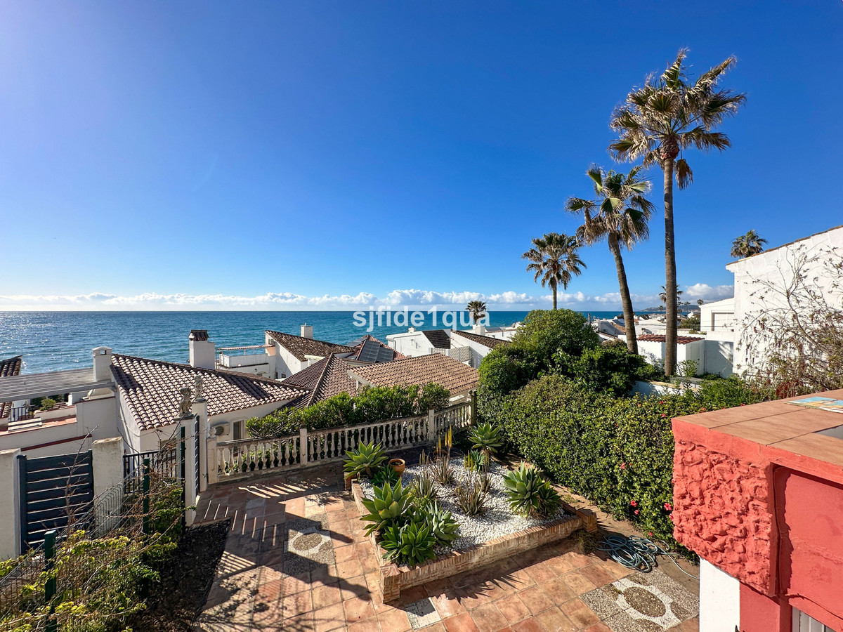 3 Bed Townhouse for sale in Estepona Costa Del Sol, Málaga, Spain