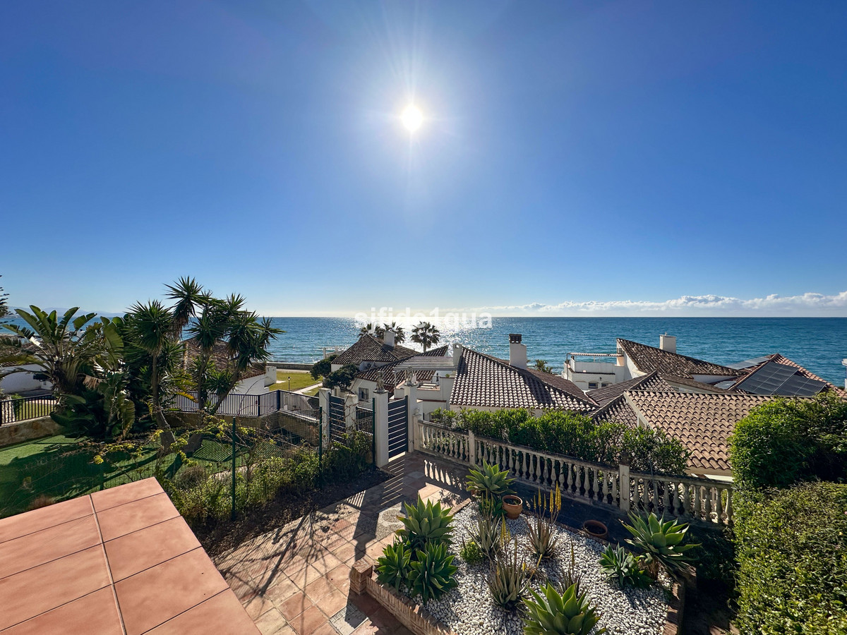 3 Bed Townhouse for sale in Estepona Costa Del Sol, Málaga, Spain
