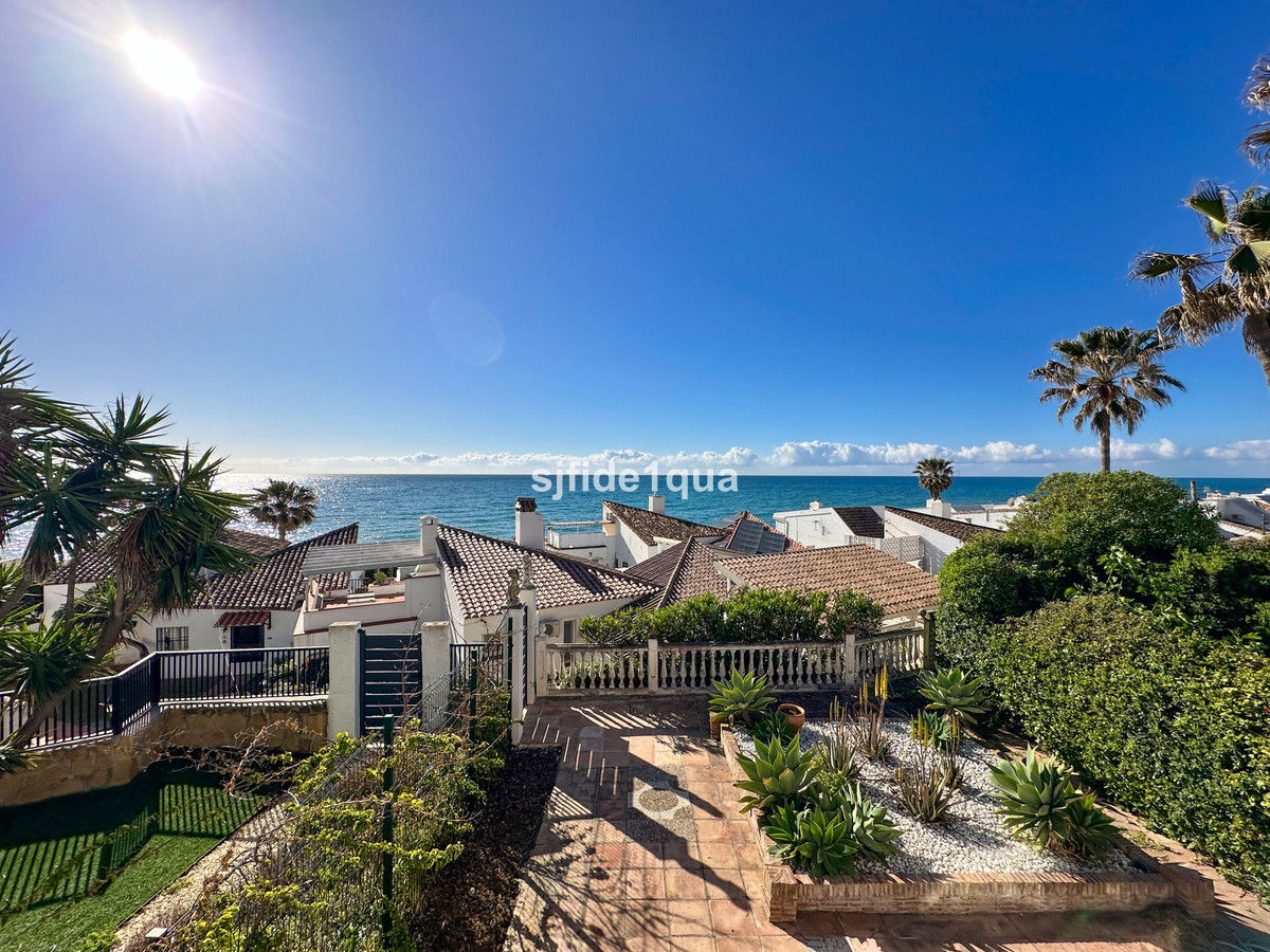 3 Bed Townhouse for sale in Estepona Costa Del Sol, Málaga, Spain