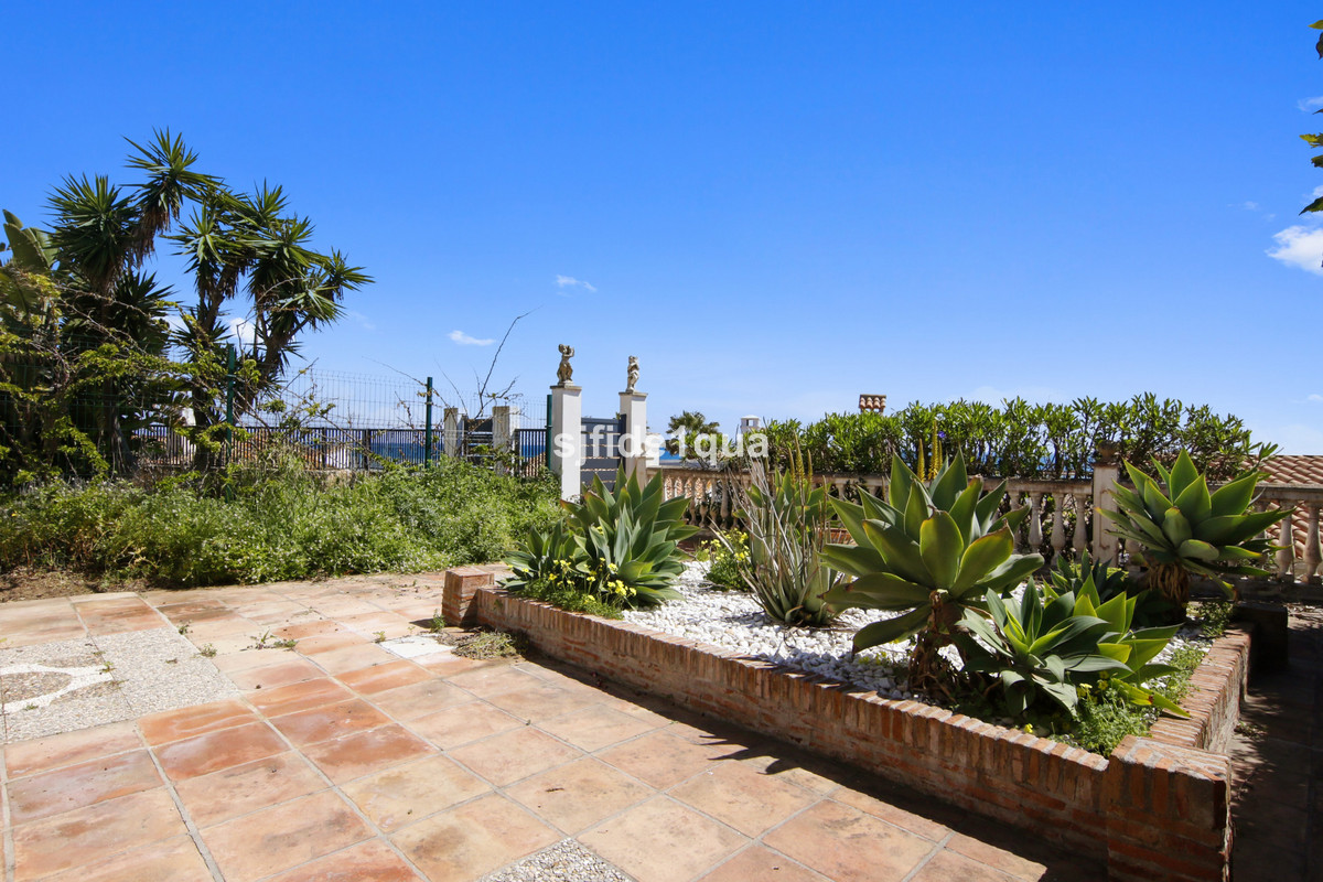 3 Bed Townhouse for sale in Estepona Costa Del Sol, Málaga, Spain