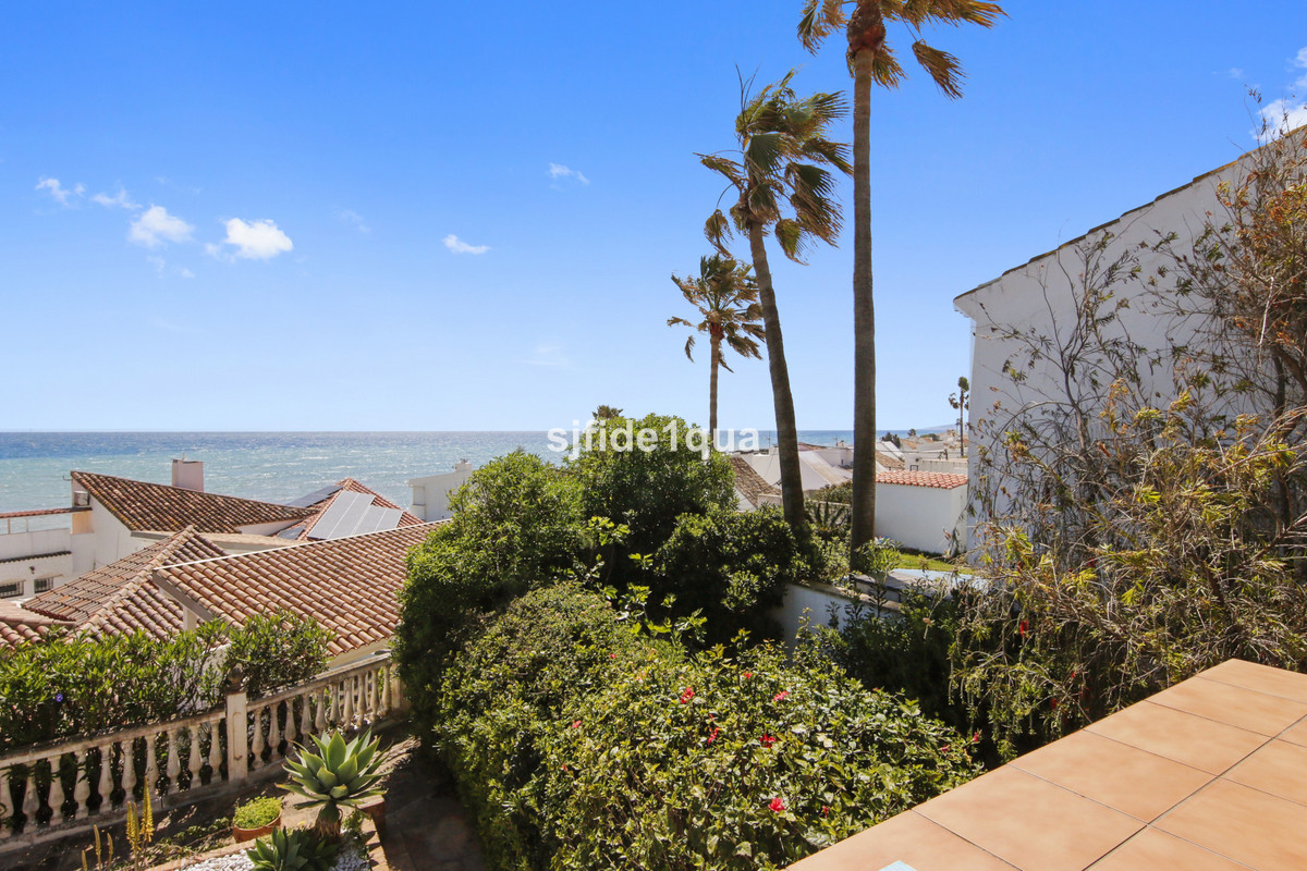 3 Bed Townhouse for sale in Estepona Costa Del Sol, Málaga, Spain
