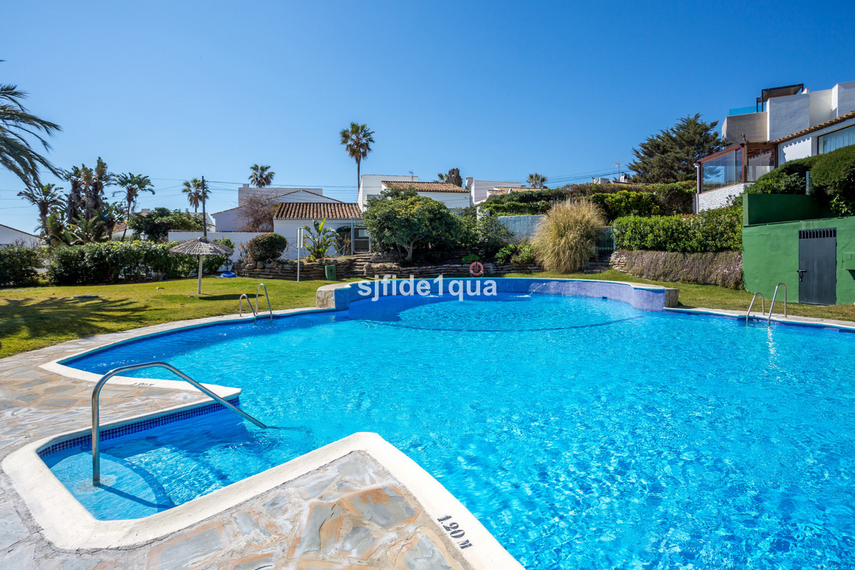 3 Bed Townhouse for sale in Estepona Costa Del Sol, Málaga, Spain