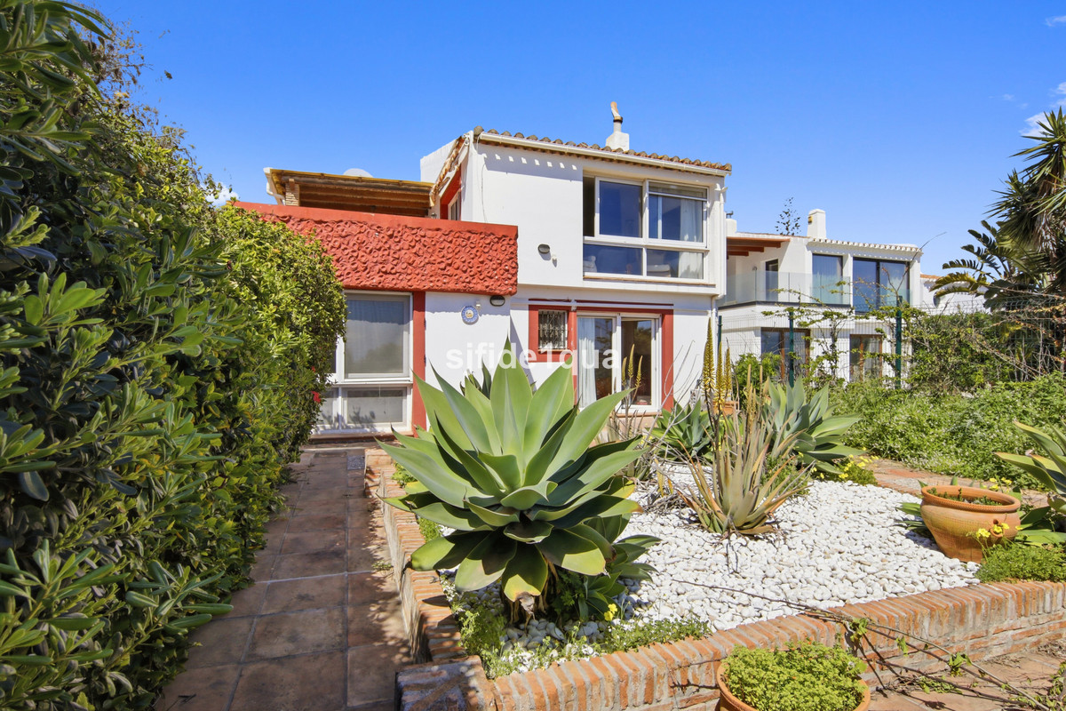 3 Bed Townhouse for sale in Estepona Costa Del Sol, Málaga, Spain